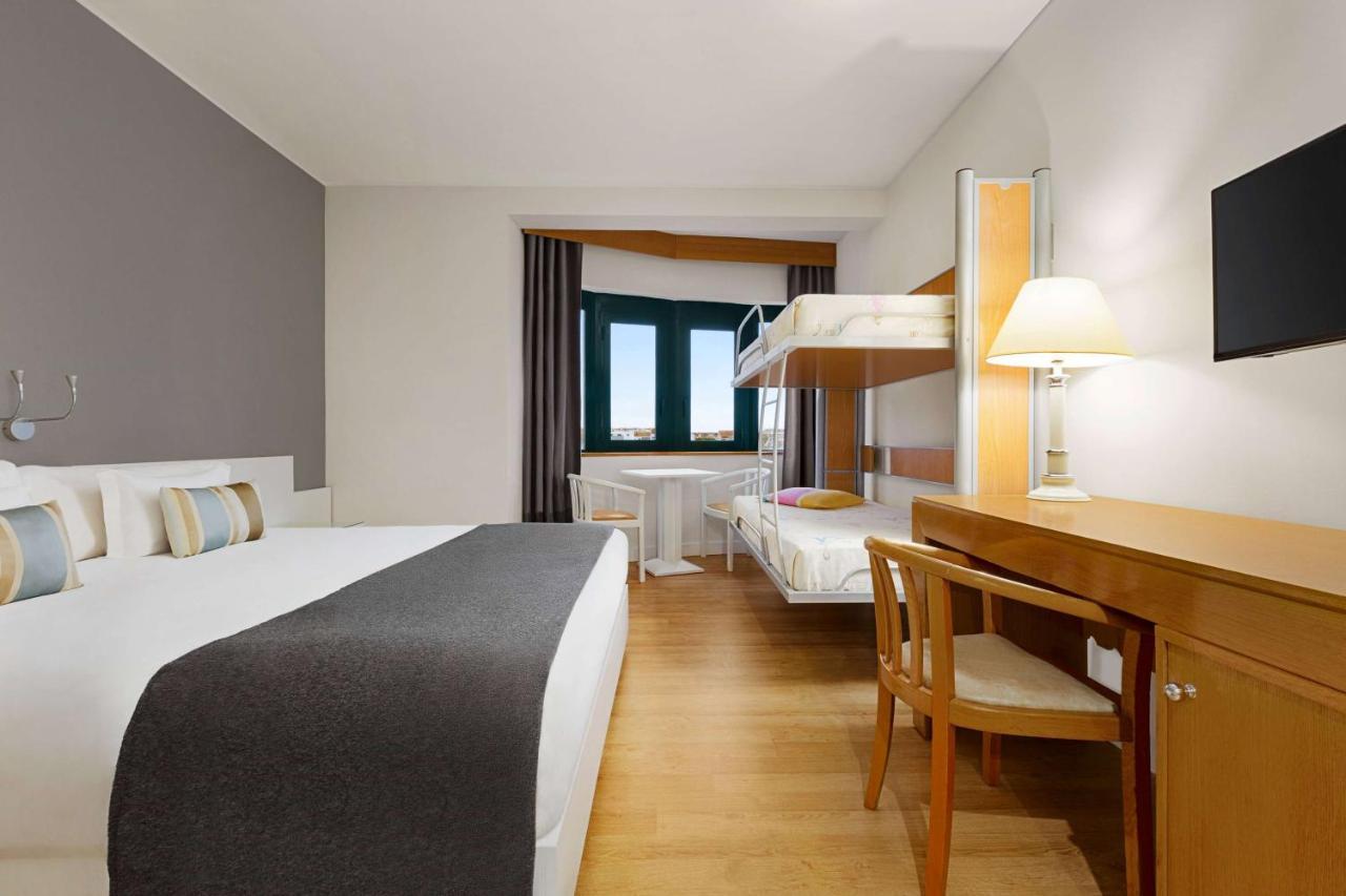Hotel Tryp By Wyndham Parque 4*